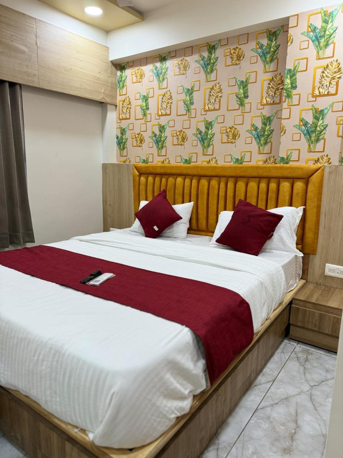 Hotel Alpine 阿穆达巴 外观 照片