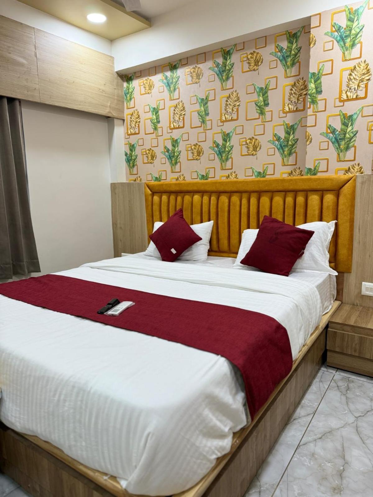Hotel Alpine 阿穆达巴 外观 照片