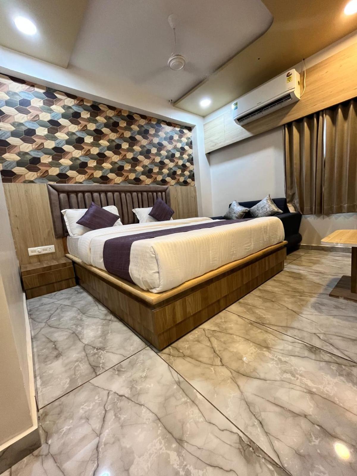 Hotel Alpine 阿穆达巴 外观 照片
