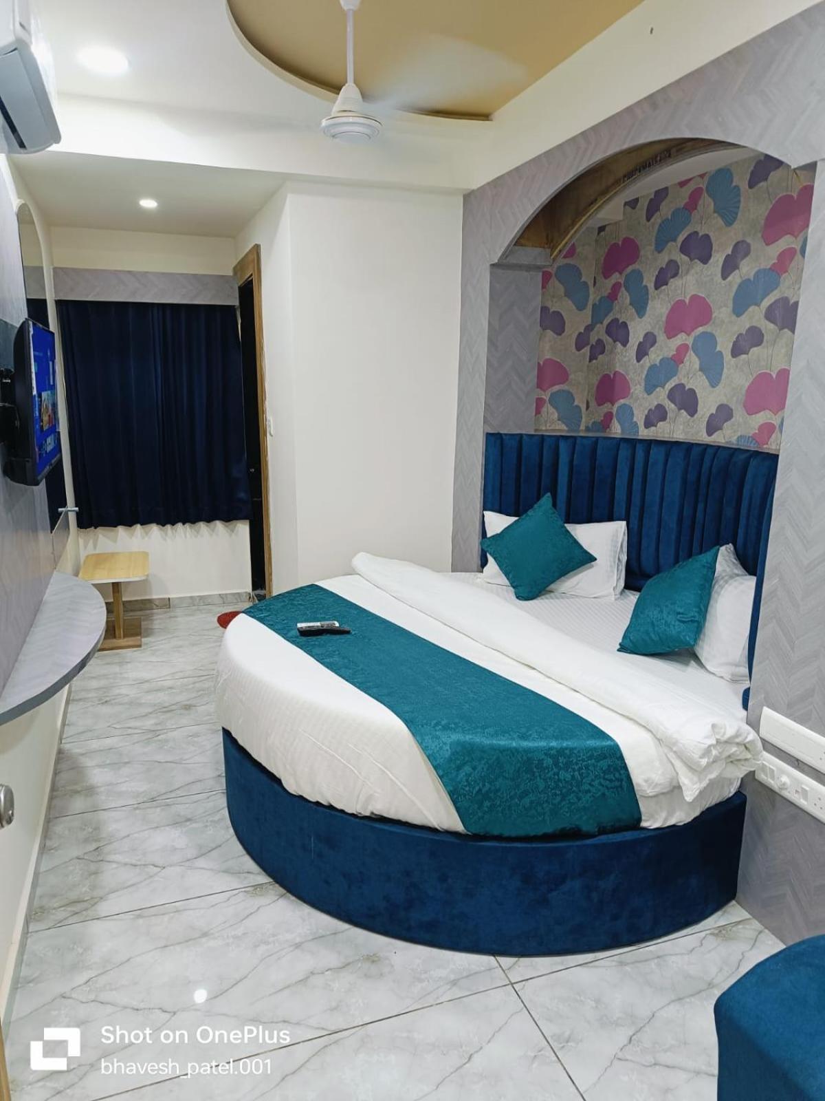 Hotel Alpine 阿穆达巴 外观 照片