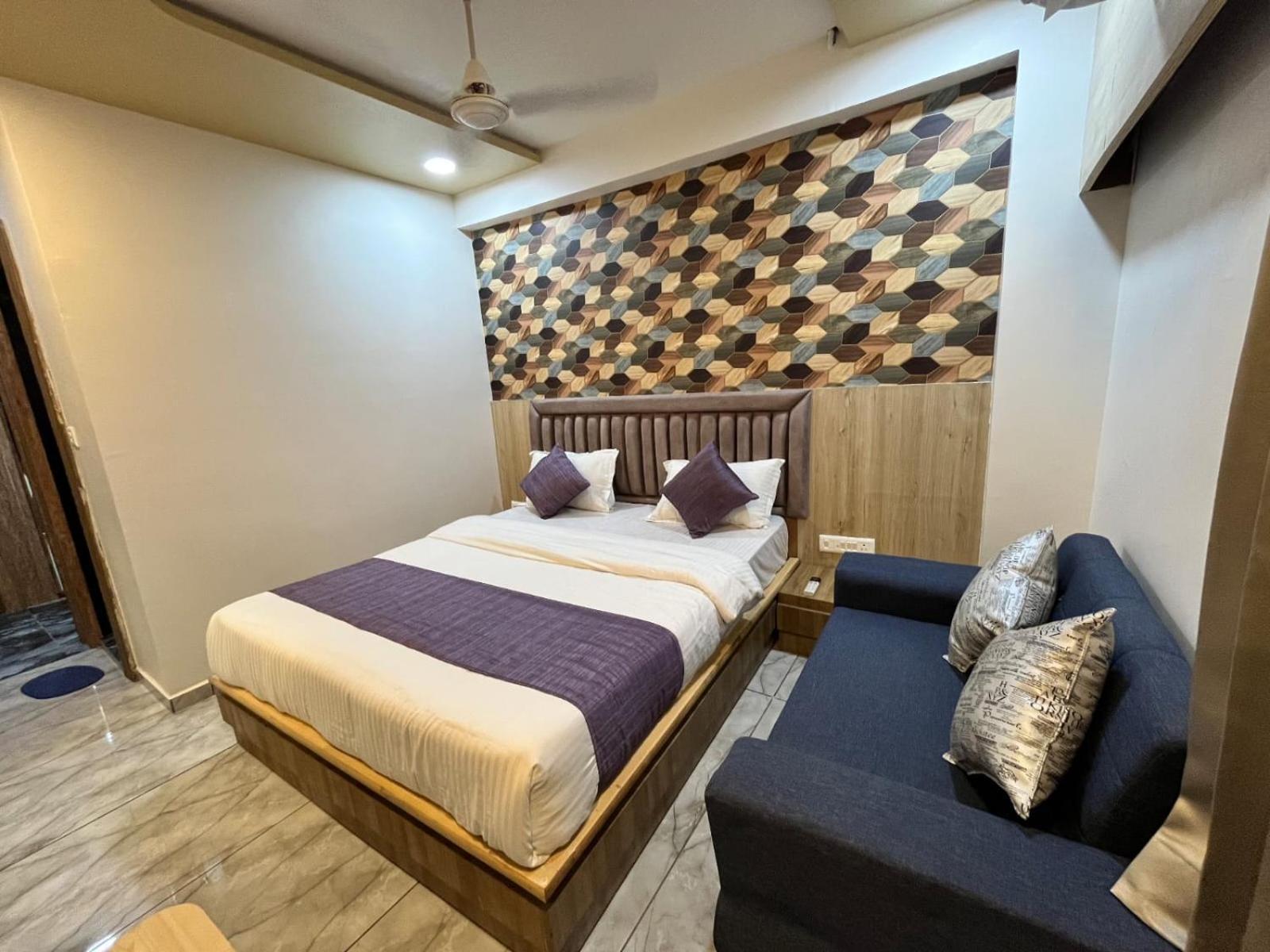 Hotel Alpine 阿穆达巴 外观 照片