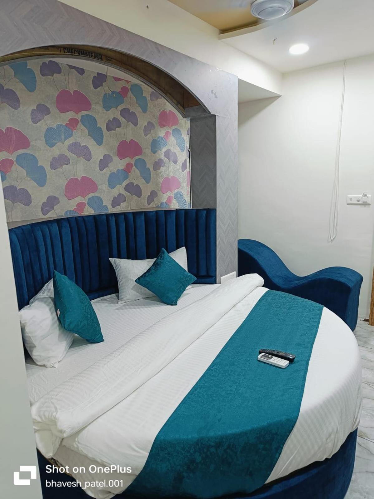 Hotel Alpine 阿穆达巴 外观 照片