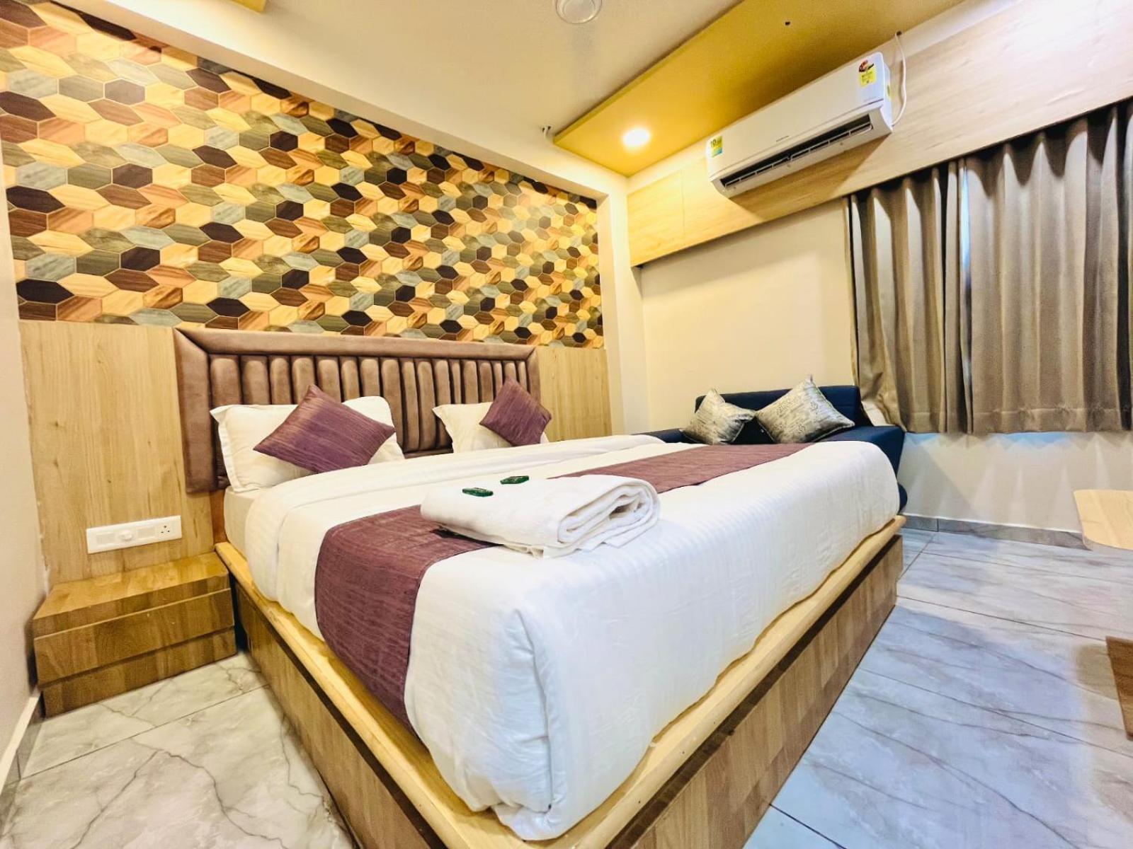 Hotel Alpine 阿穆达巴 外观 照片
