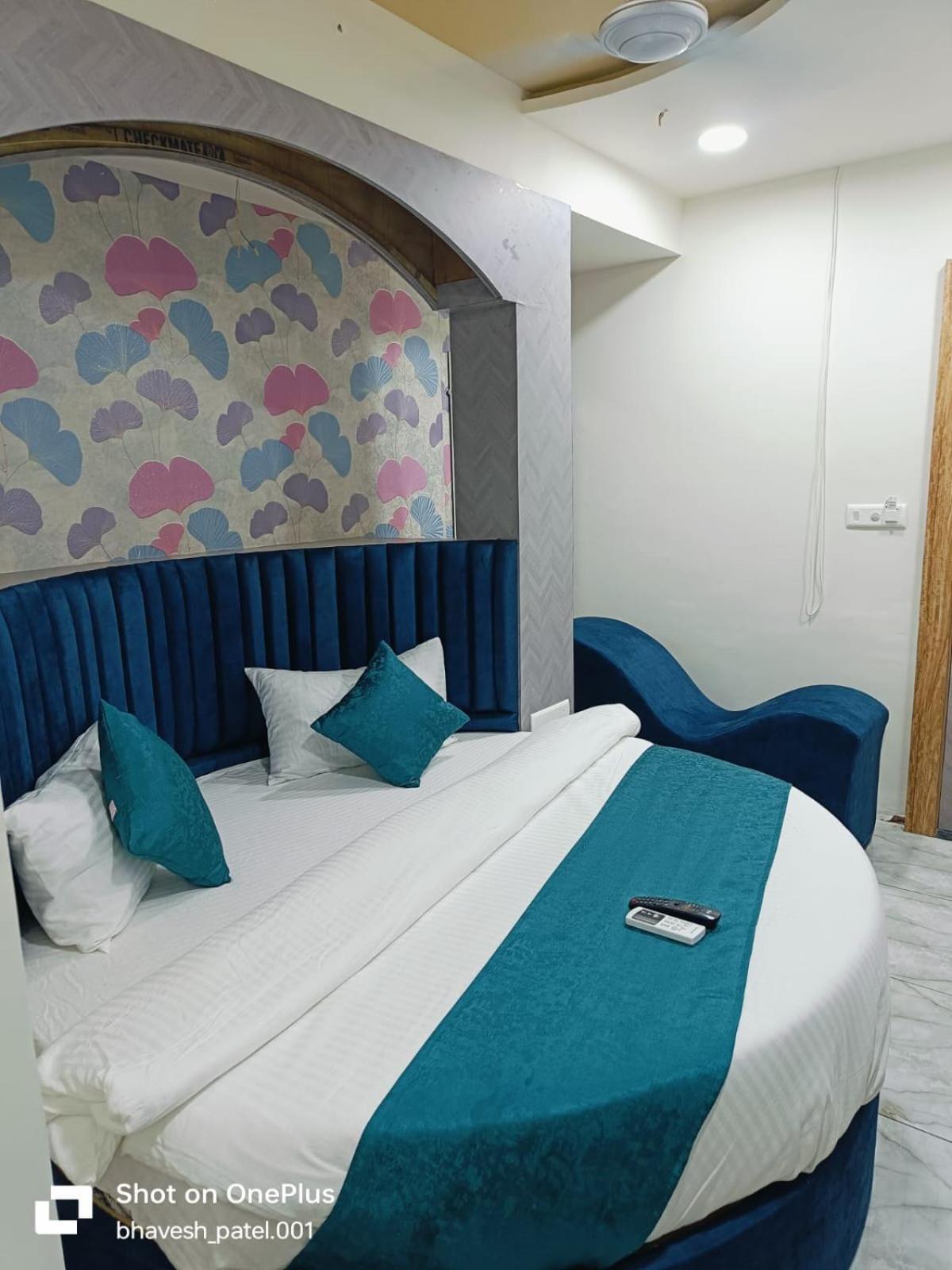 Hotel Alpine 阿穆达巴 外观 照片