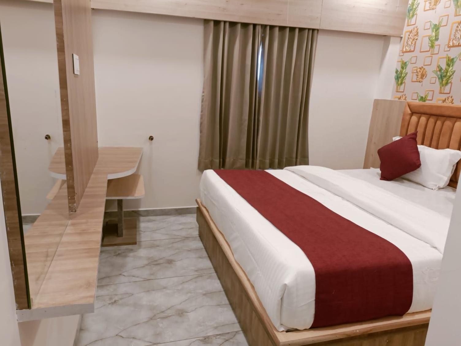 Hotel Alpine 阿穆达巴 外观 照片