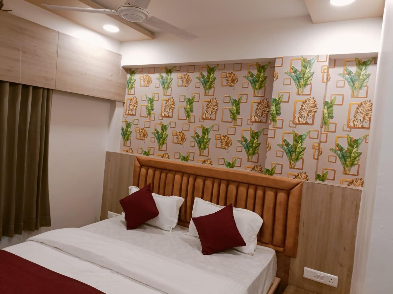 Hotel Alpine 阿穆达巴 外观 照片