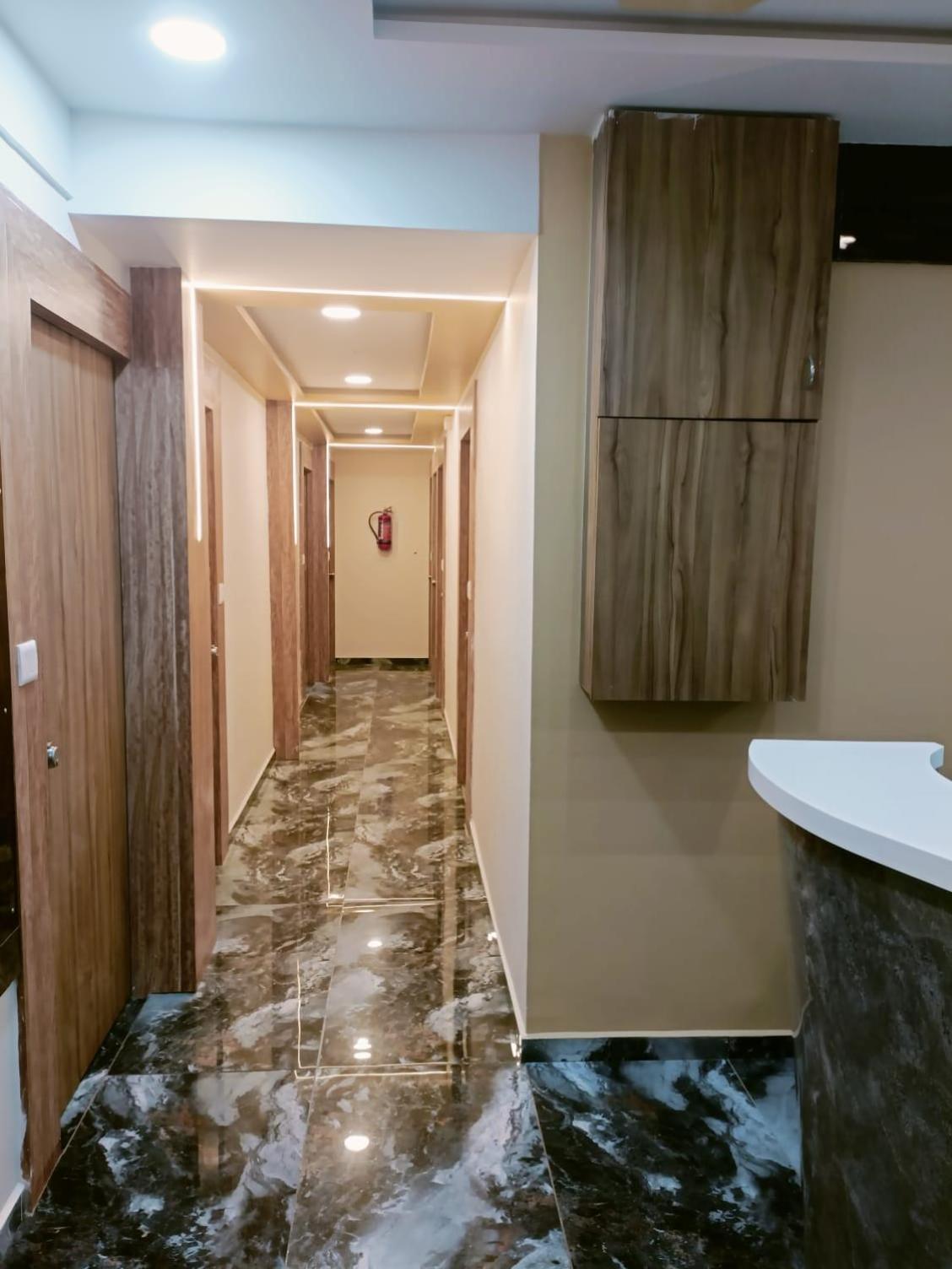 Hotel Alpine 阿穆达巴 外观 照片