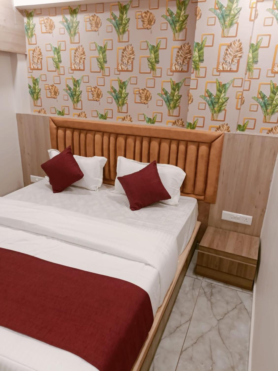 Hotel Alpine 阿穆达巴 外观 照片