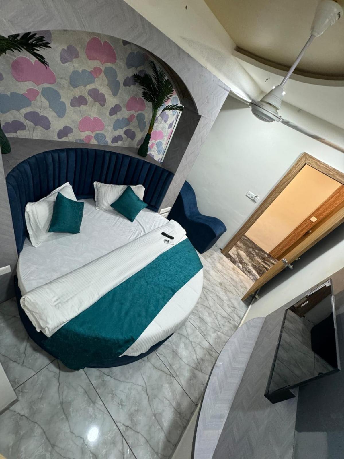 Hotel Alpine 阿穆达巴 外观 照片